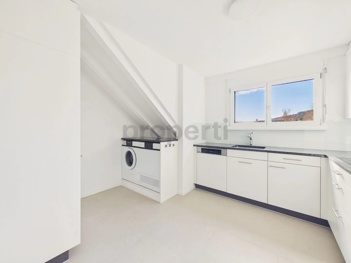 Appartement mansardé moderne de 5,5 pièces avec balcon, Forch - Photo 7 sur 13