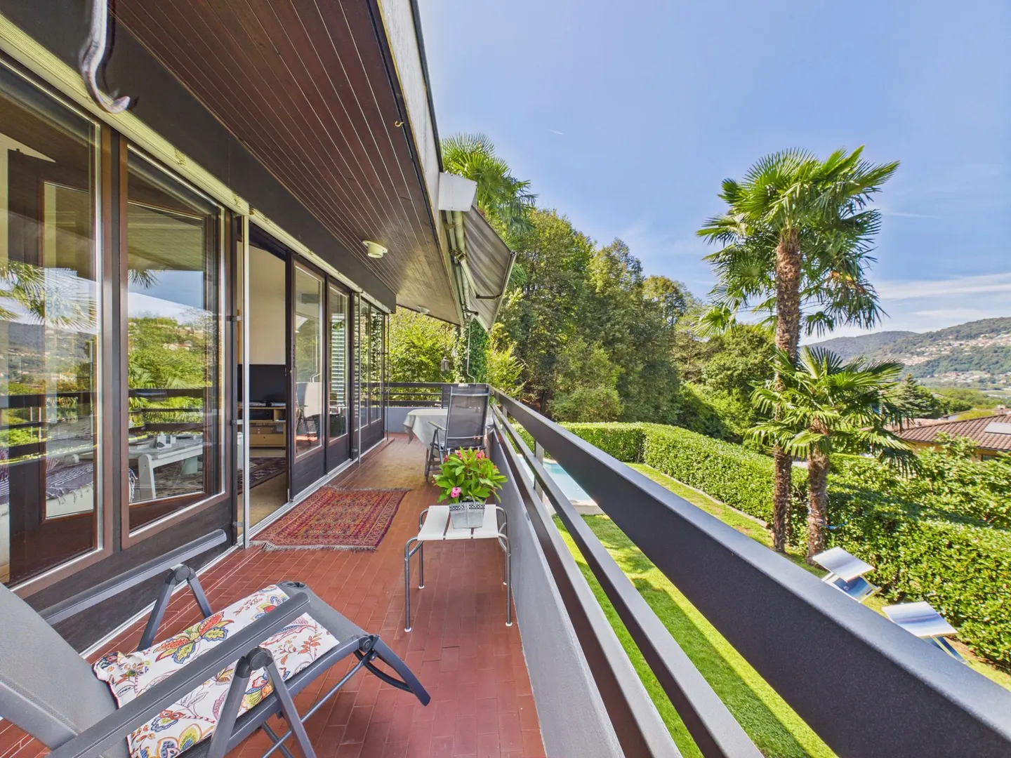 An exclusive oasis with pool and panoramic view - Photo 12 of 13