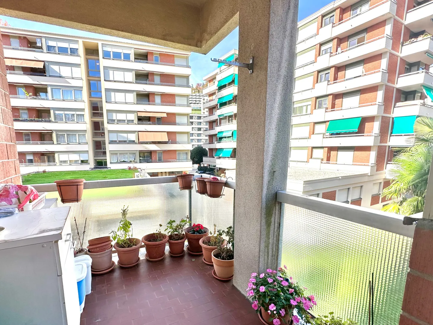 Spazioso appartamento di 3.5 locali molto centrale con balcone a Lugano - Foto 7 von 10