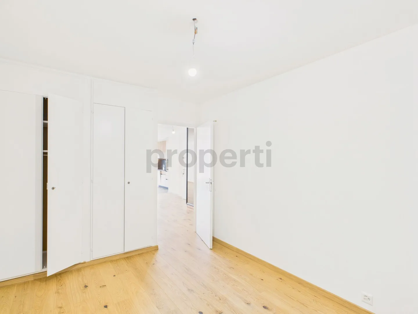 Appartement élégant 4 pièces avec balcon ensoleillé à Perly-Certoux - Foto 6 von 9