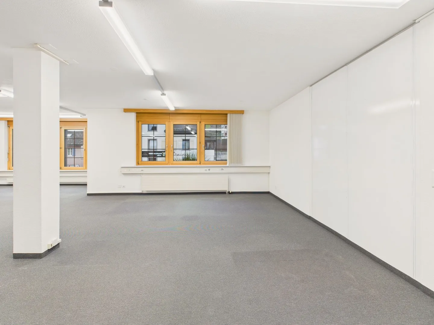 Frisch renovierte 2.5-Zimmer-Wohnung mit Seesicht in zentraler Lage Freienbach - Photo 2 sur 7