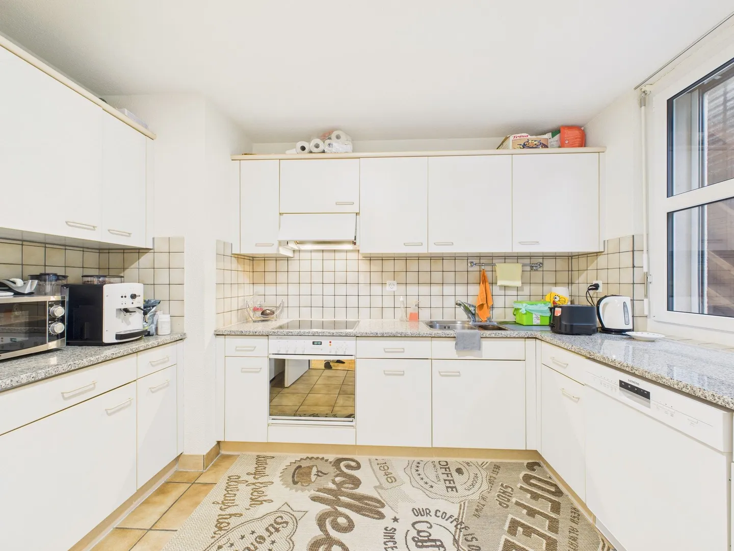 Spacious 5-room apartment with balcony in Affoltern am Albis - Photo 2 of 12