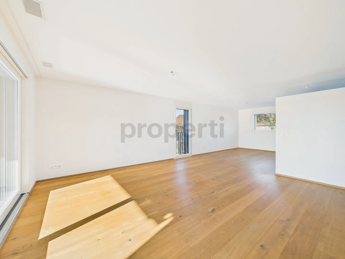 Appartement moderne de 4,5 pièces avec balcon, Ufhusen - Photo 2 sur 10