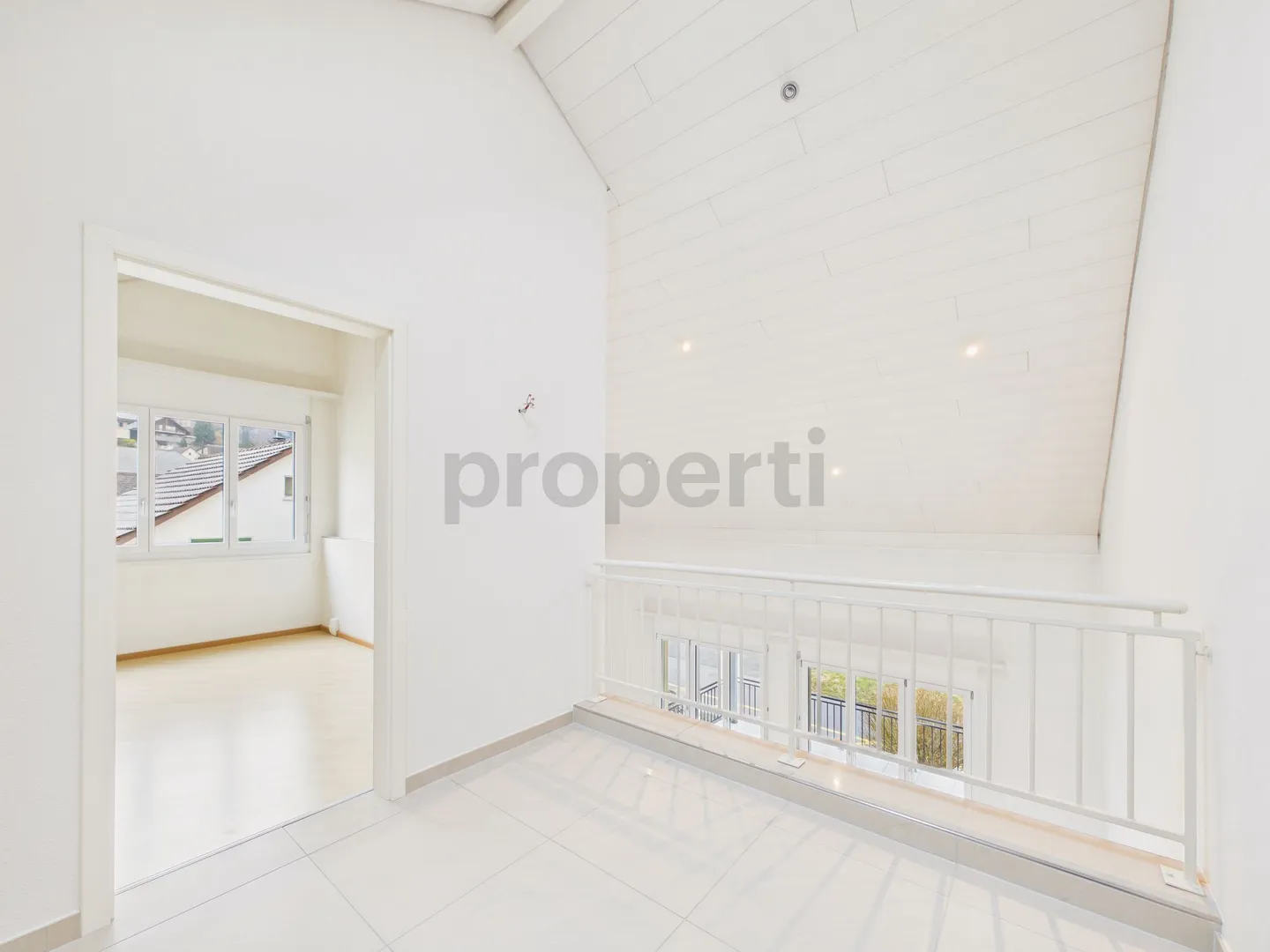 Moderne Maisonette mit Balkon - Foto 6 von 11