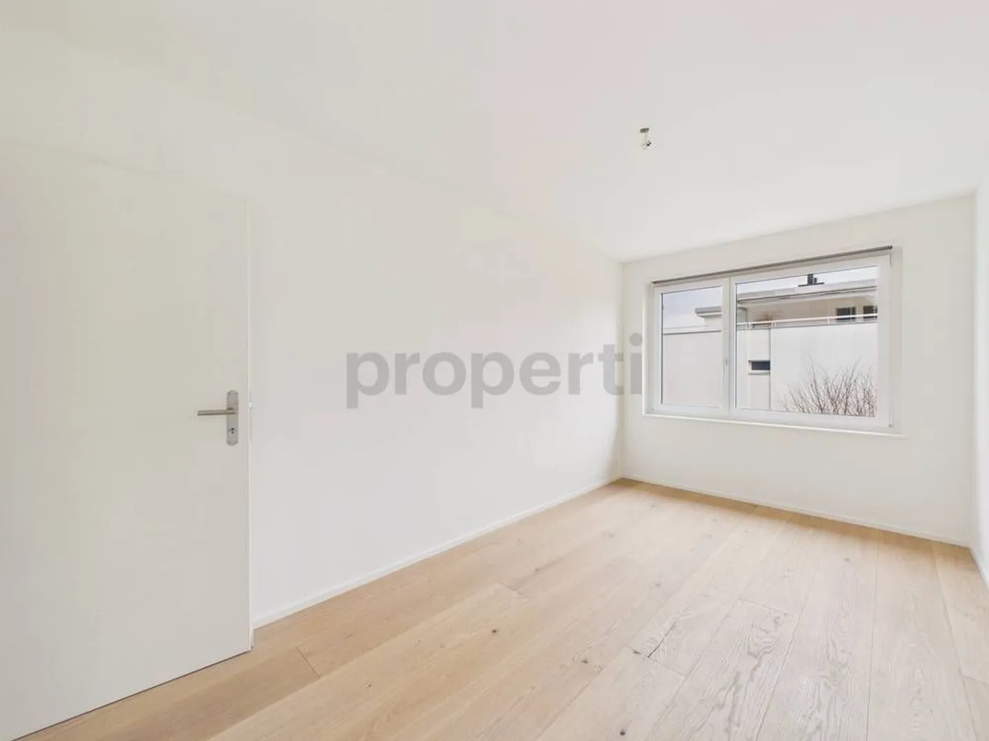 Appartamento attico di 4,5 stanze appena ristrutturato con terrazza da sogno e vista panoramica sul verde - Foto 12 di 13