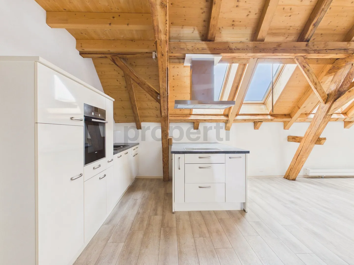 Charmante Attikawohnung mit Galerie - Foto 5 von 12