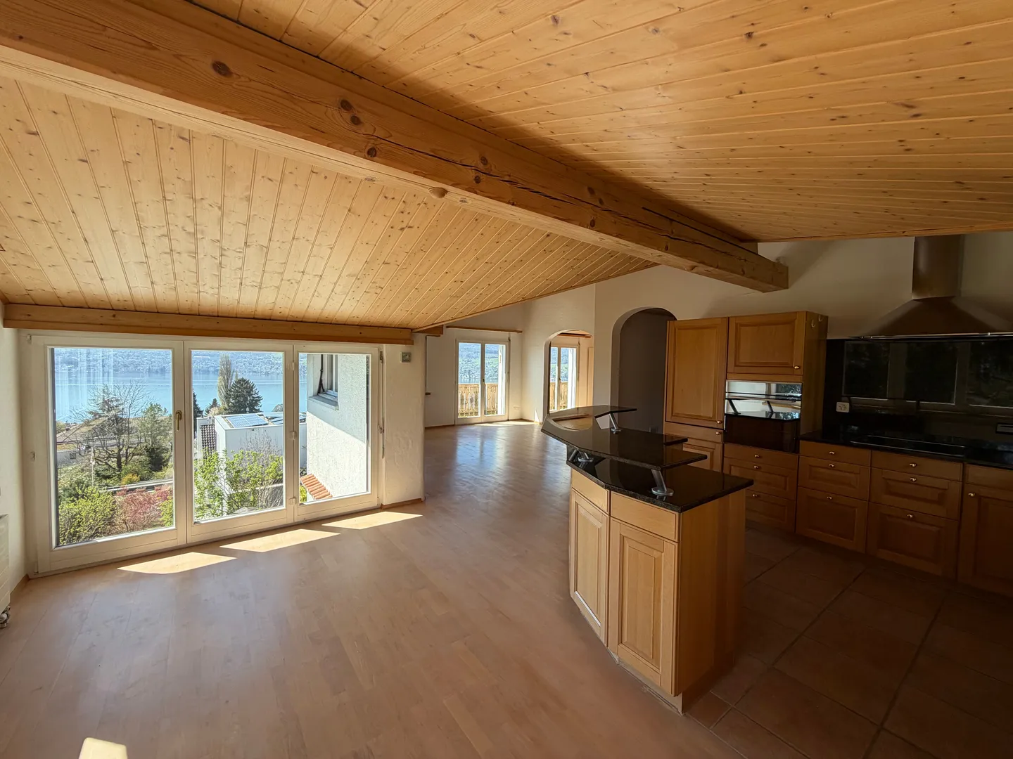 Bright 4-Room Attic Apartment with Balcony, Herrliberg - Photo 4 of 13