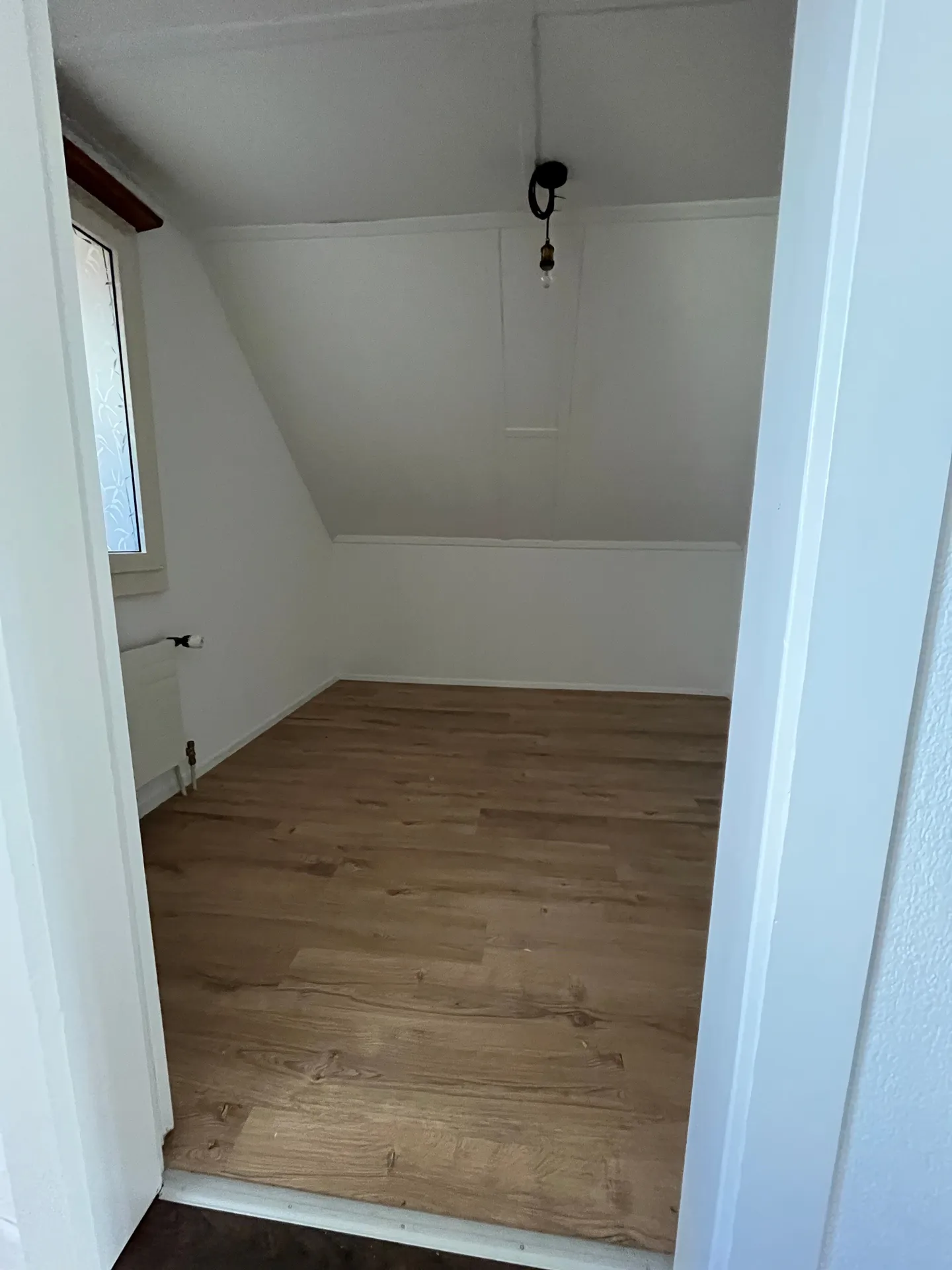 Appartement mansardé confortable de 3 pièces avec vue lointaine à Herzogenbuchsee - Photo 5 sur 8