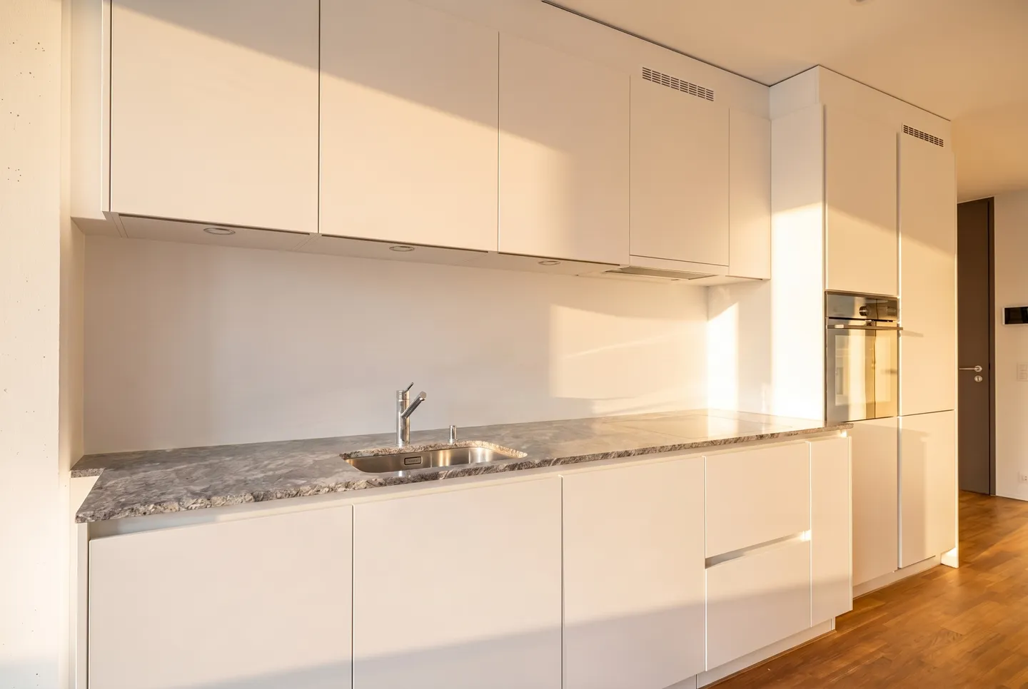 Moderne 2.5-Zimmer-Wohnung mit sonnigem Balkon, Zürich - Foto 8 von 13