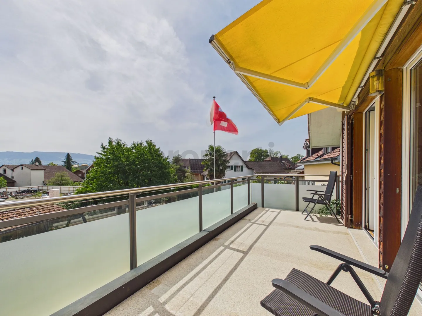 Grand jardin à usage exclusif, terrasse de 250 m² et aménagement flexible des pièces (4.5 / 5.5 pièces) - Photo 11 sur 12