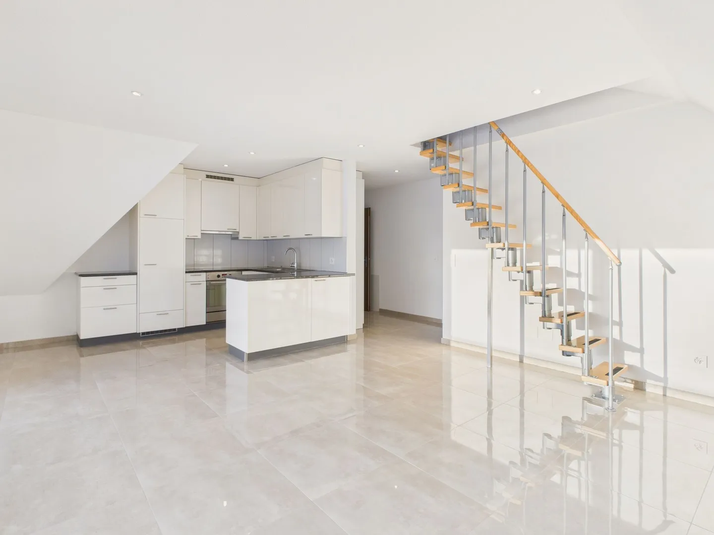 Appartement lumineux de 3,5 pièces avec une terrasse de rêve de 30m2 à Derendingen - Photo 2 sur 12