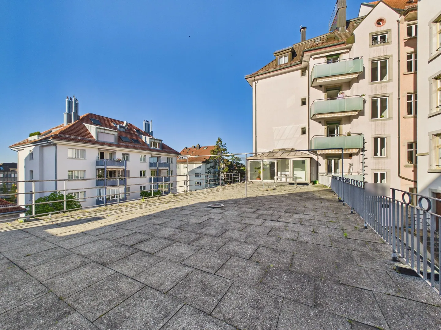 Centrally located 4.5-room apartment with 200 m2 large terrace + 18 m2 winter garden in St. Gallen - Photo 10 of 13