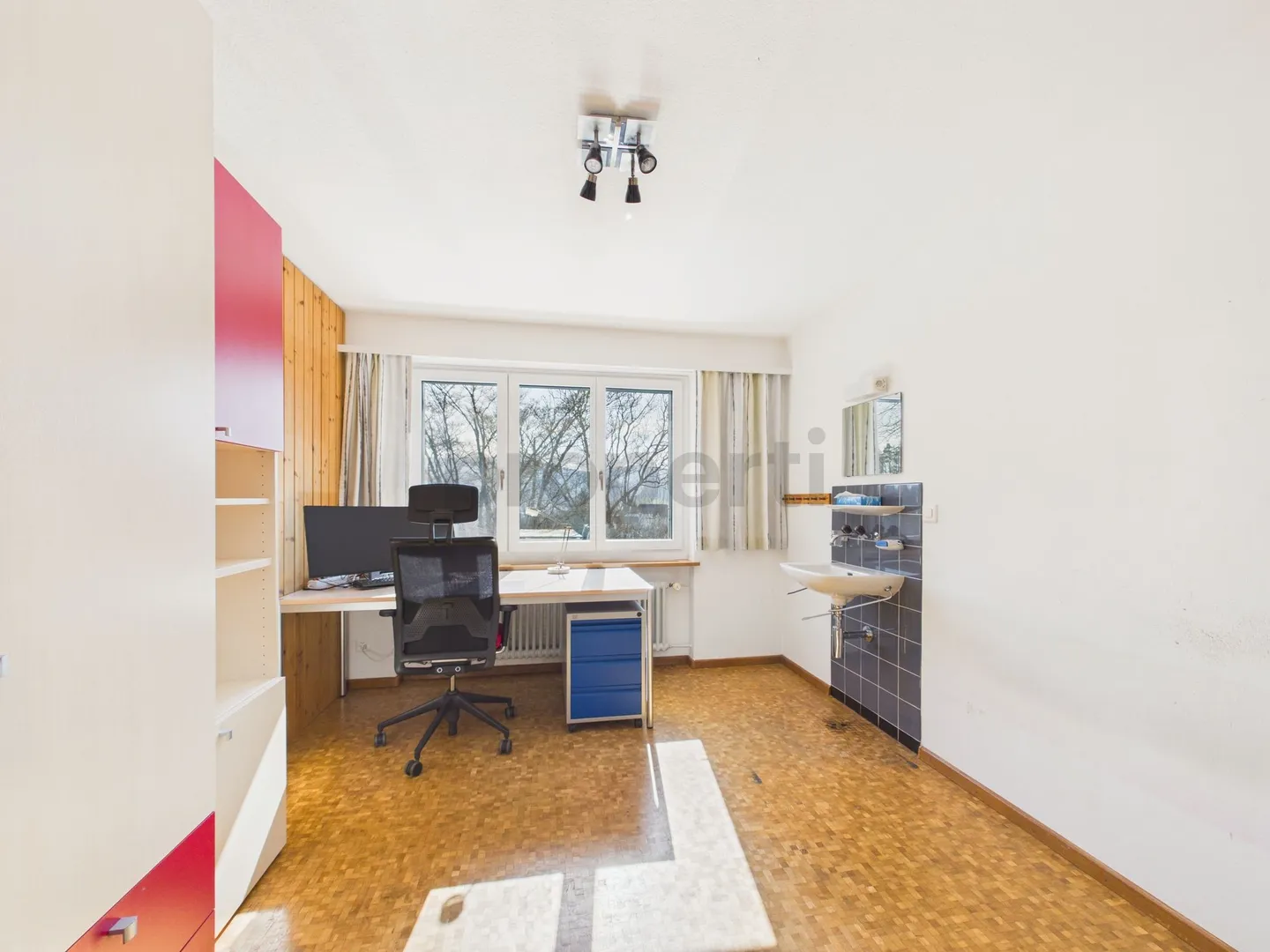 Grosszügiges, familienfreundliches Einfamilienhaus an sonniger, ruhiger Lage mit grossem Garten - Foto 9 di 13