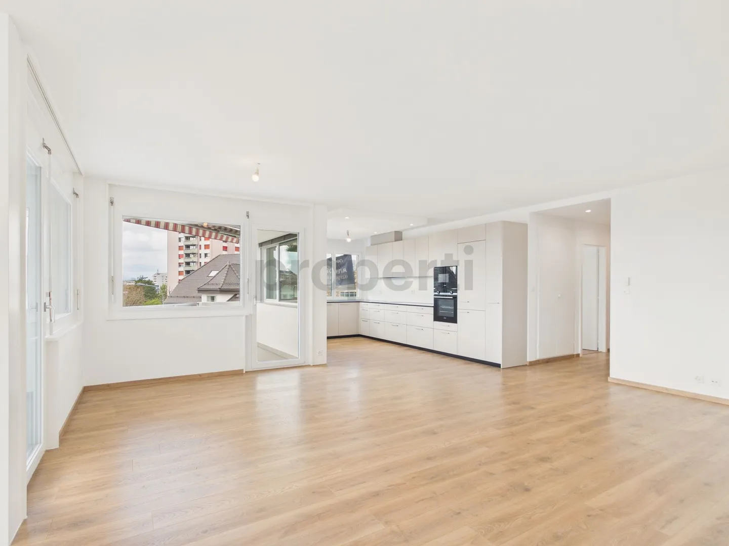 Ampio appartamento 5,5 locali ristrutturato nel 2025 + studio indipendente incluso - Prilly - Foto 2 di 10