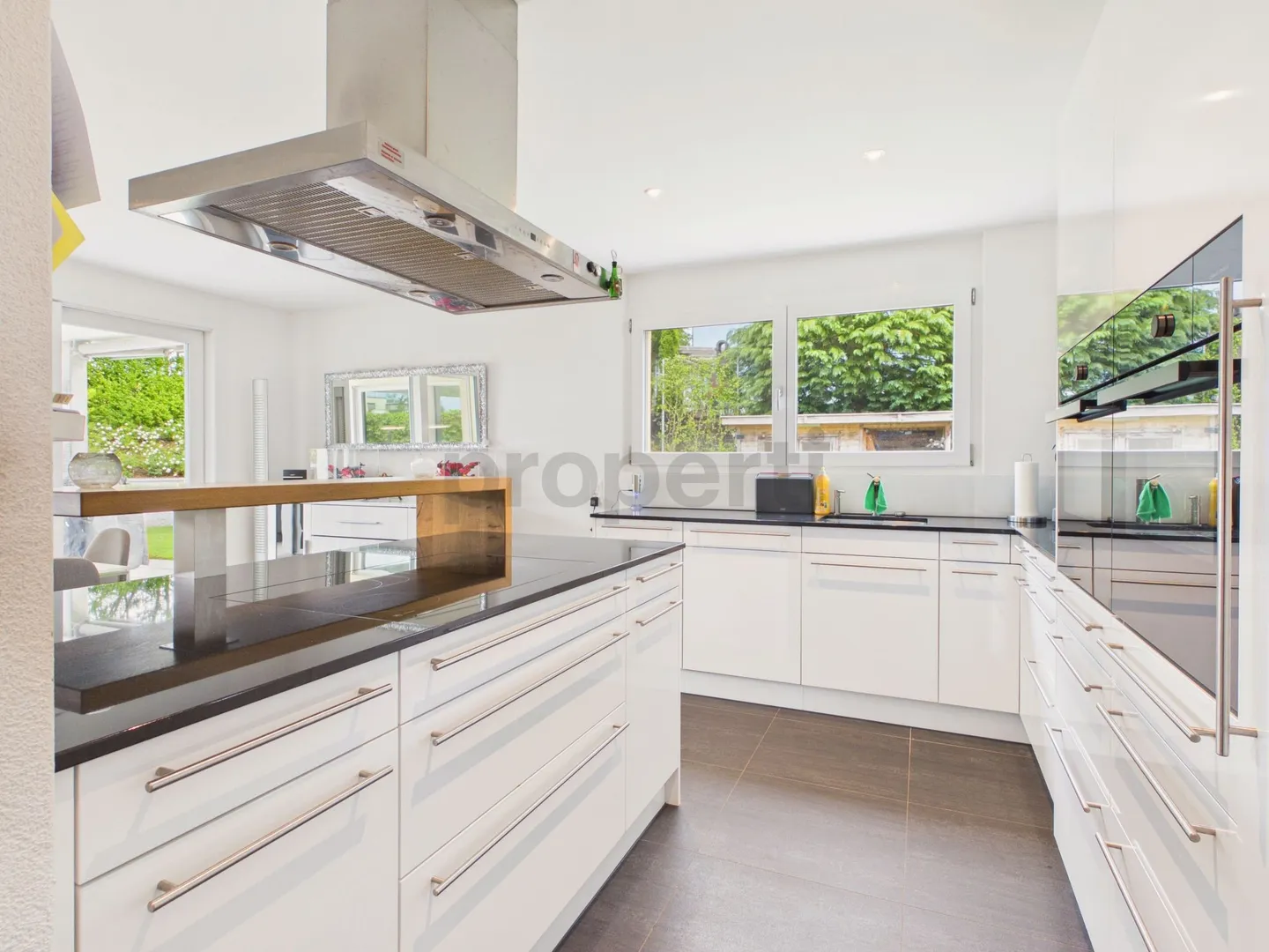 Large and family-friendly semi-detached house - Photo 4 of 13