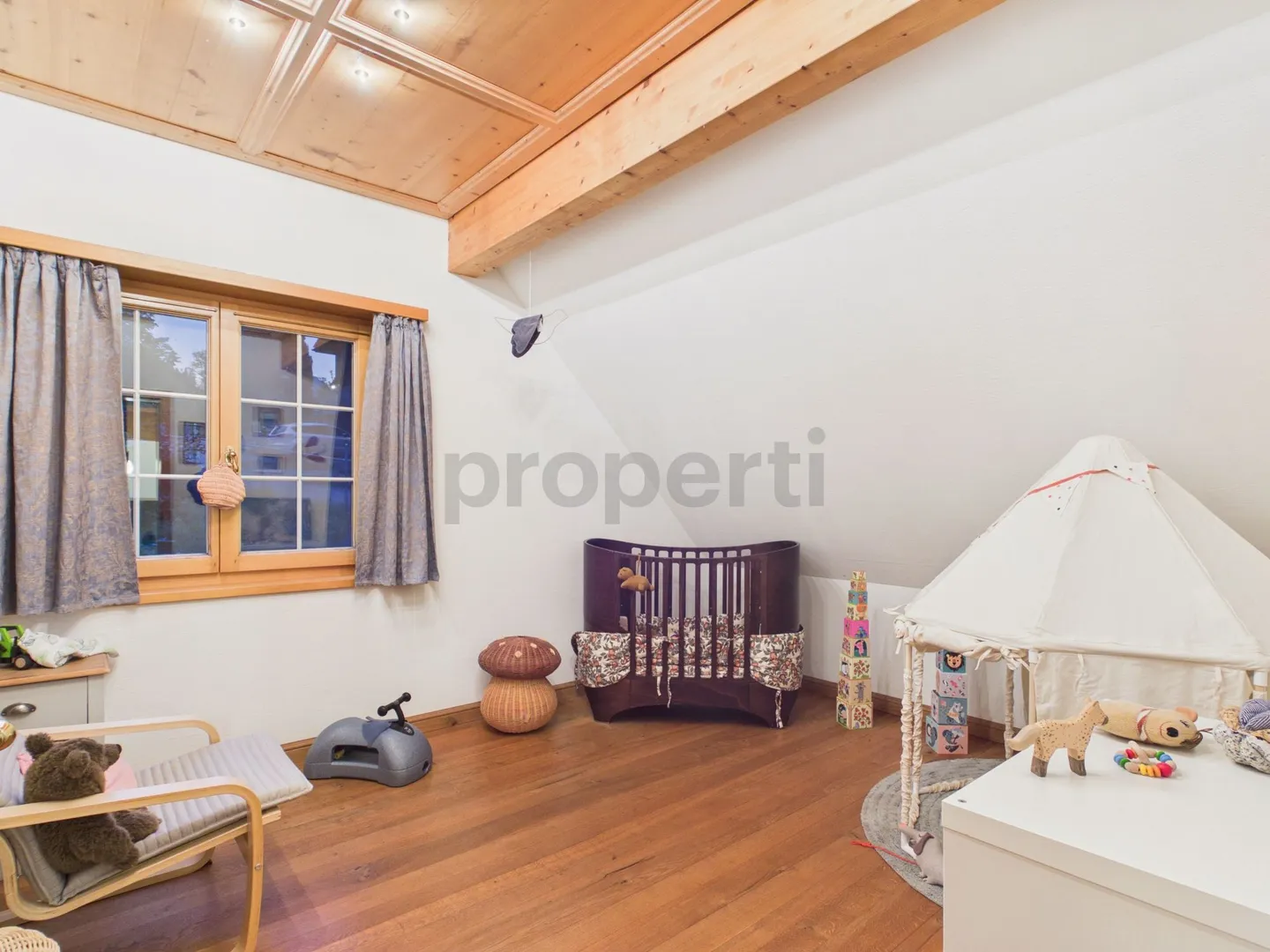 Fantastic detached house with large garden and mountain views in an idyllic location - Photo 9 of 13