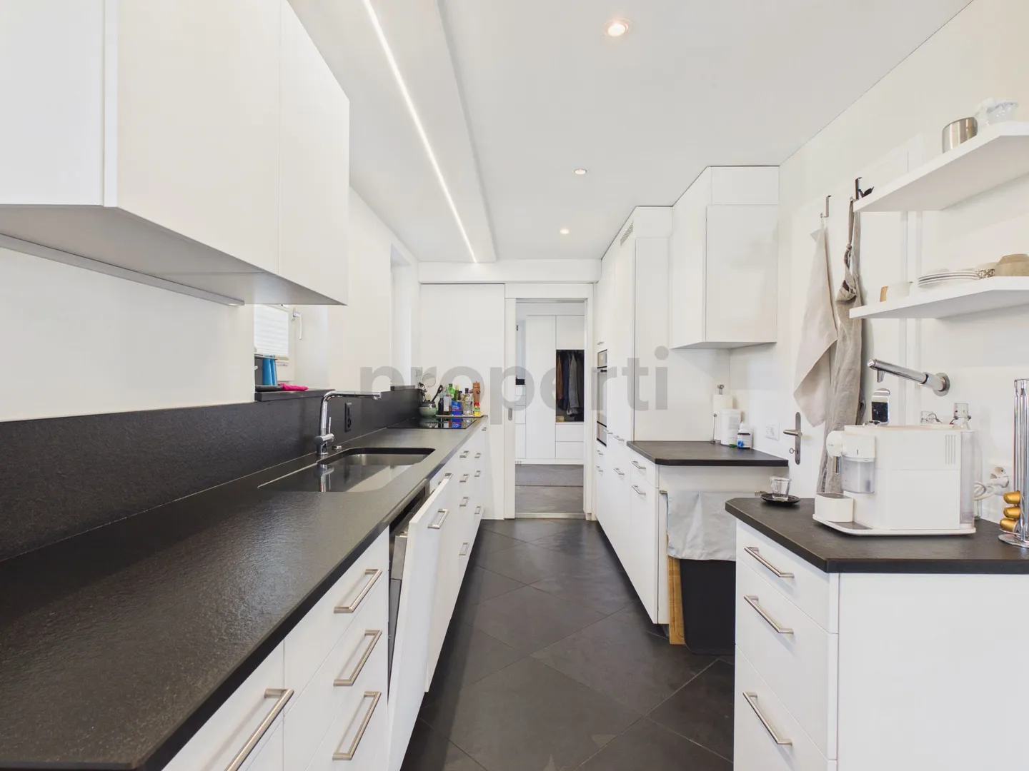 Maison familiale avec beaucoup d'espace, jardin et nombreux extras - Photo 5 sur 13