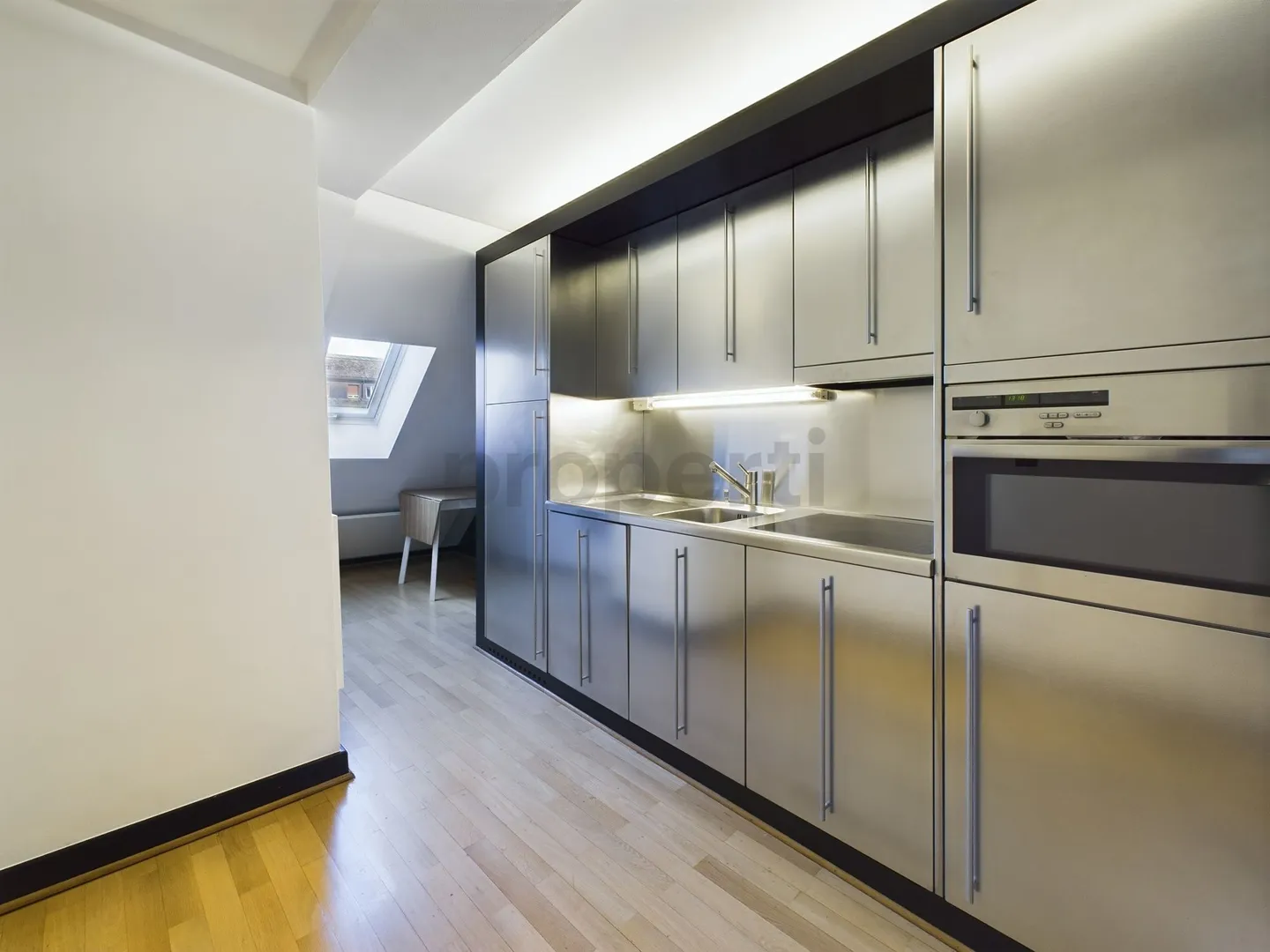 Unique and Modern 3-Room Penthouse Apartment in Basel - Photo 4 of 13