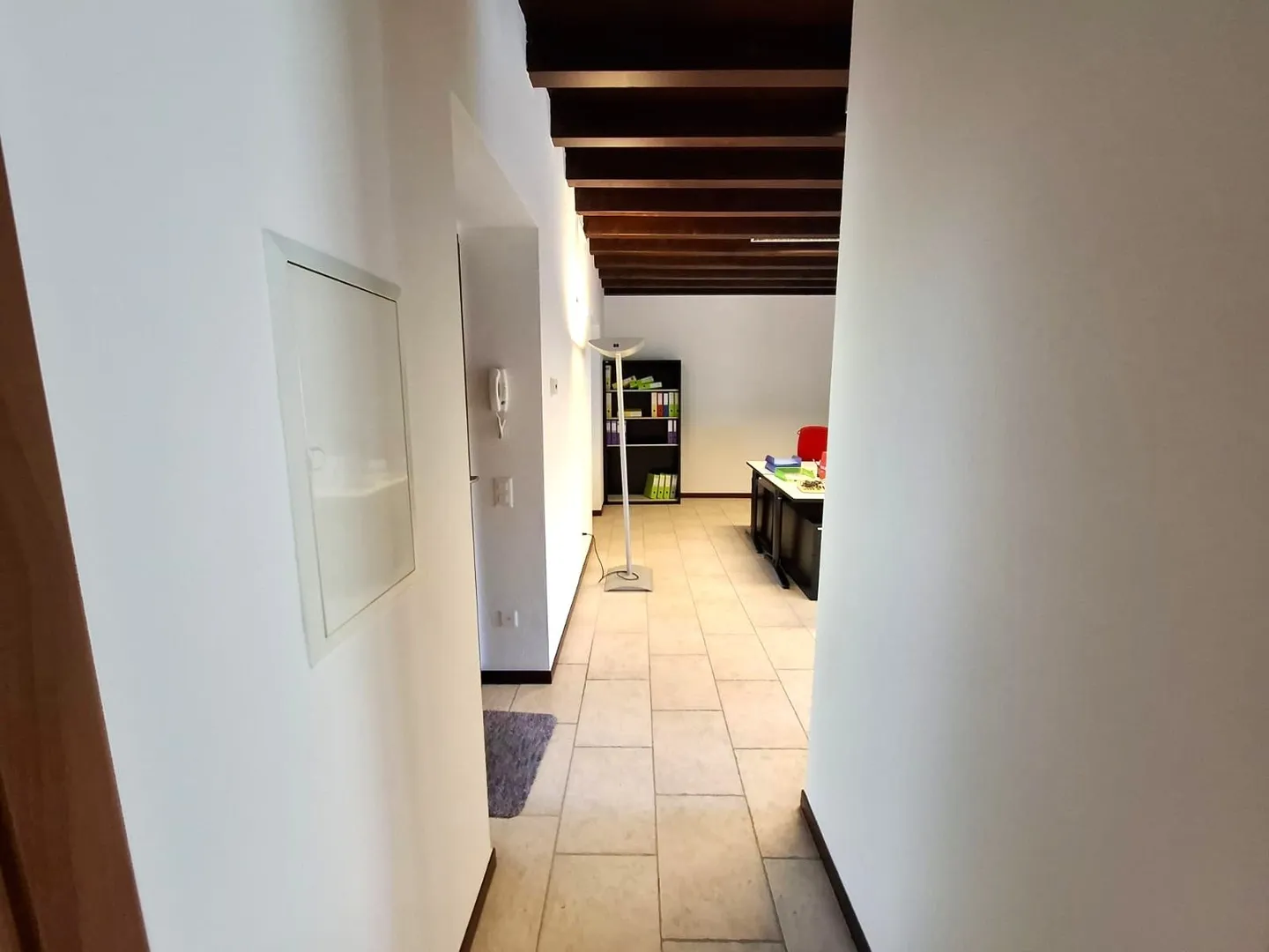 Living in a historic courtyard in Chiasso: 5-room apartment in a central location - Photo 11 of 12