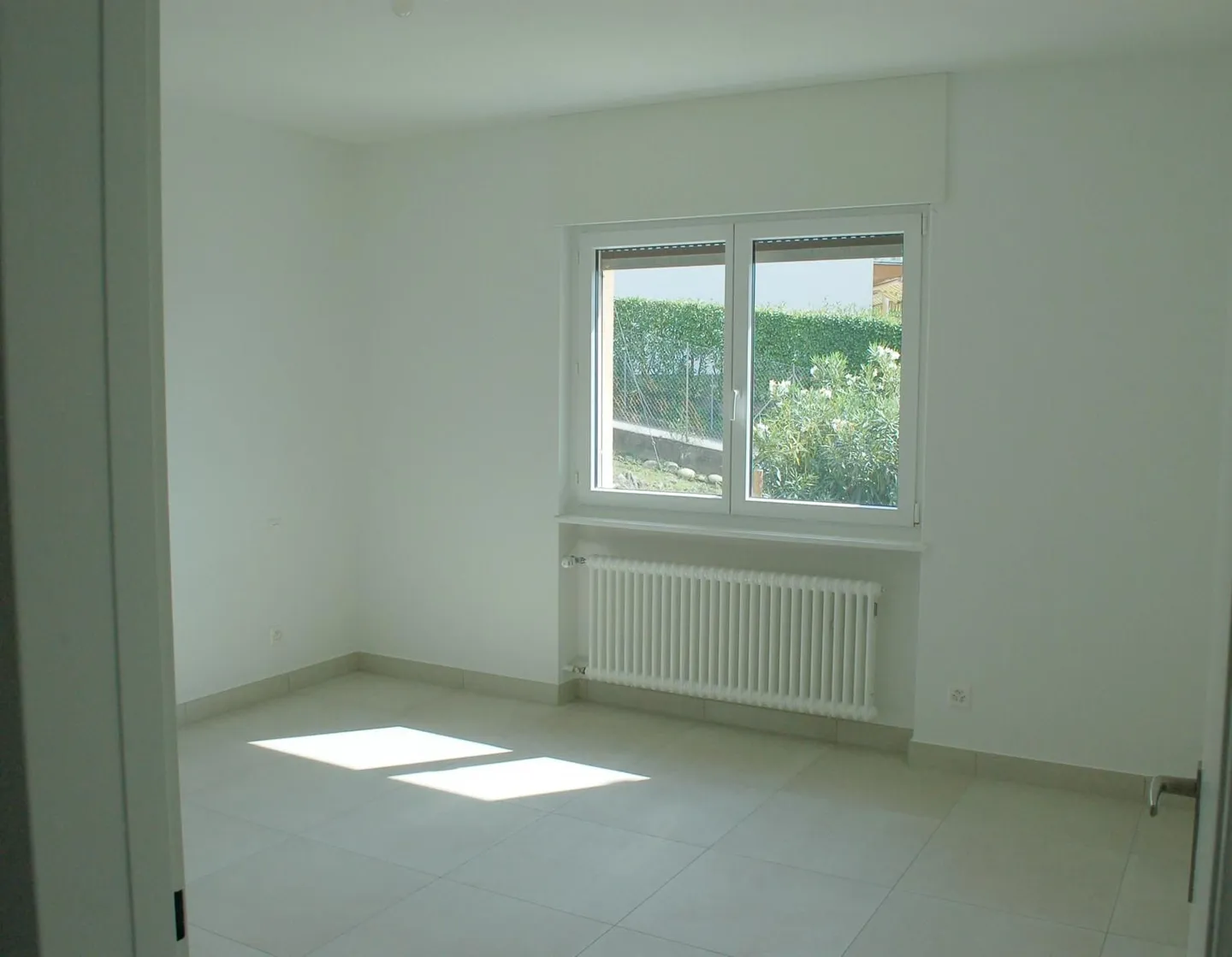 Charmantes und geräumiges unabhängiges Zweifamilienhaus mit Garten in Lugano - ideal auch für berufliche Aktivitäten - Foto 9 von 13