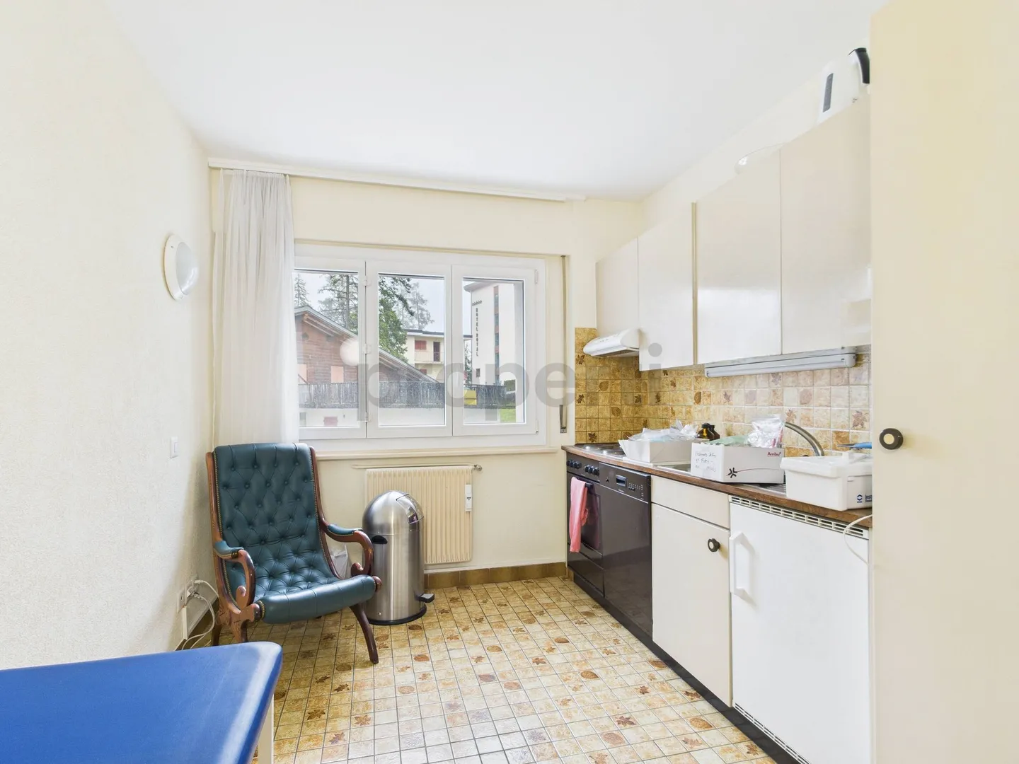 4.5-room apartment in the heart of Crans VS - charm, space, and renovation potential - Photo 4 of 9