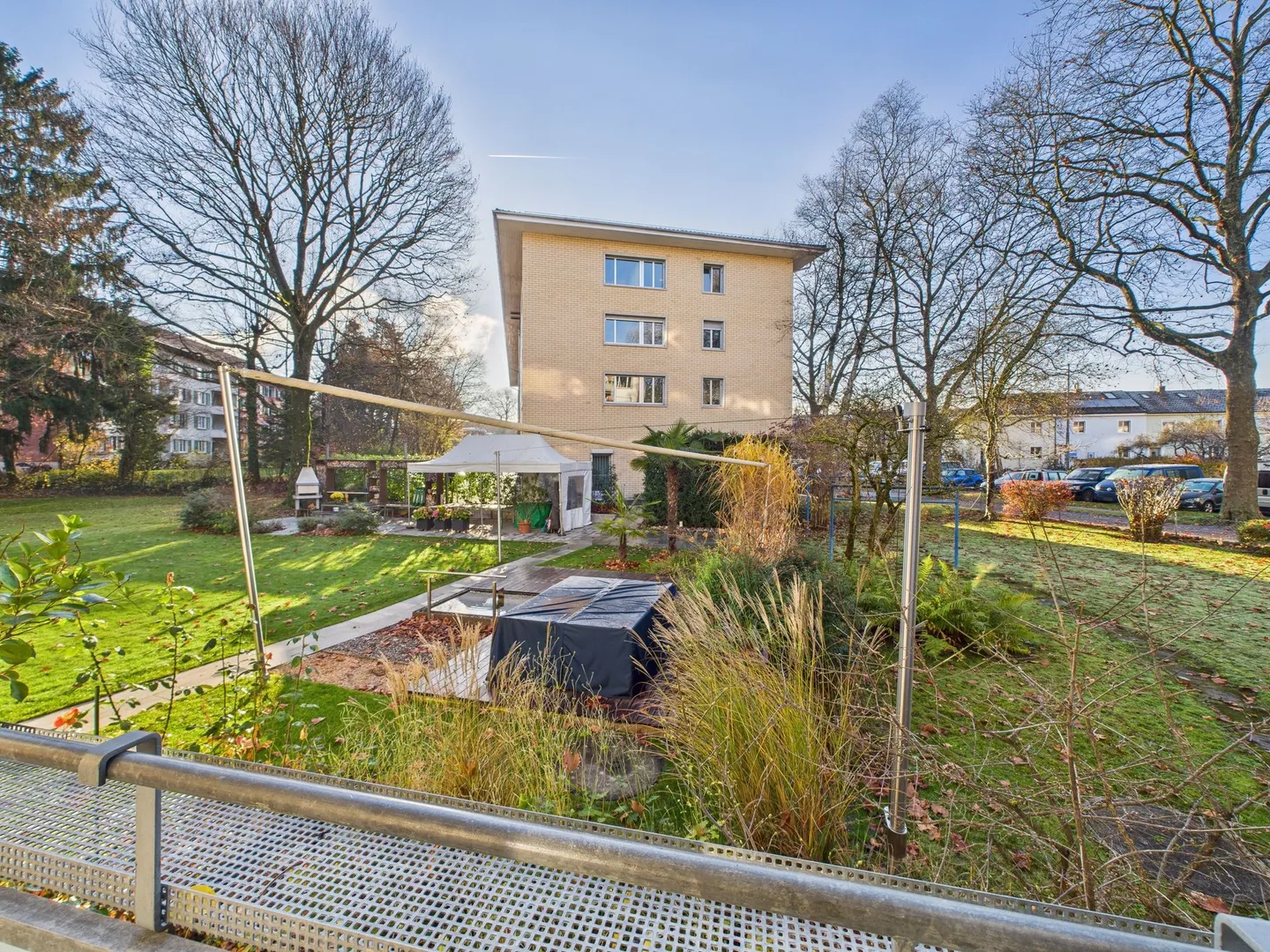 Bright 4-Room Apartment with Beautiful View in Bern - Photo 10 of 11