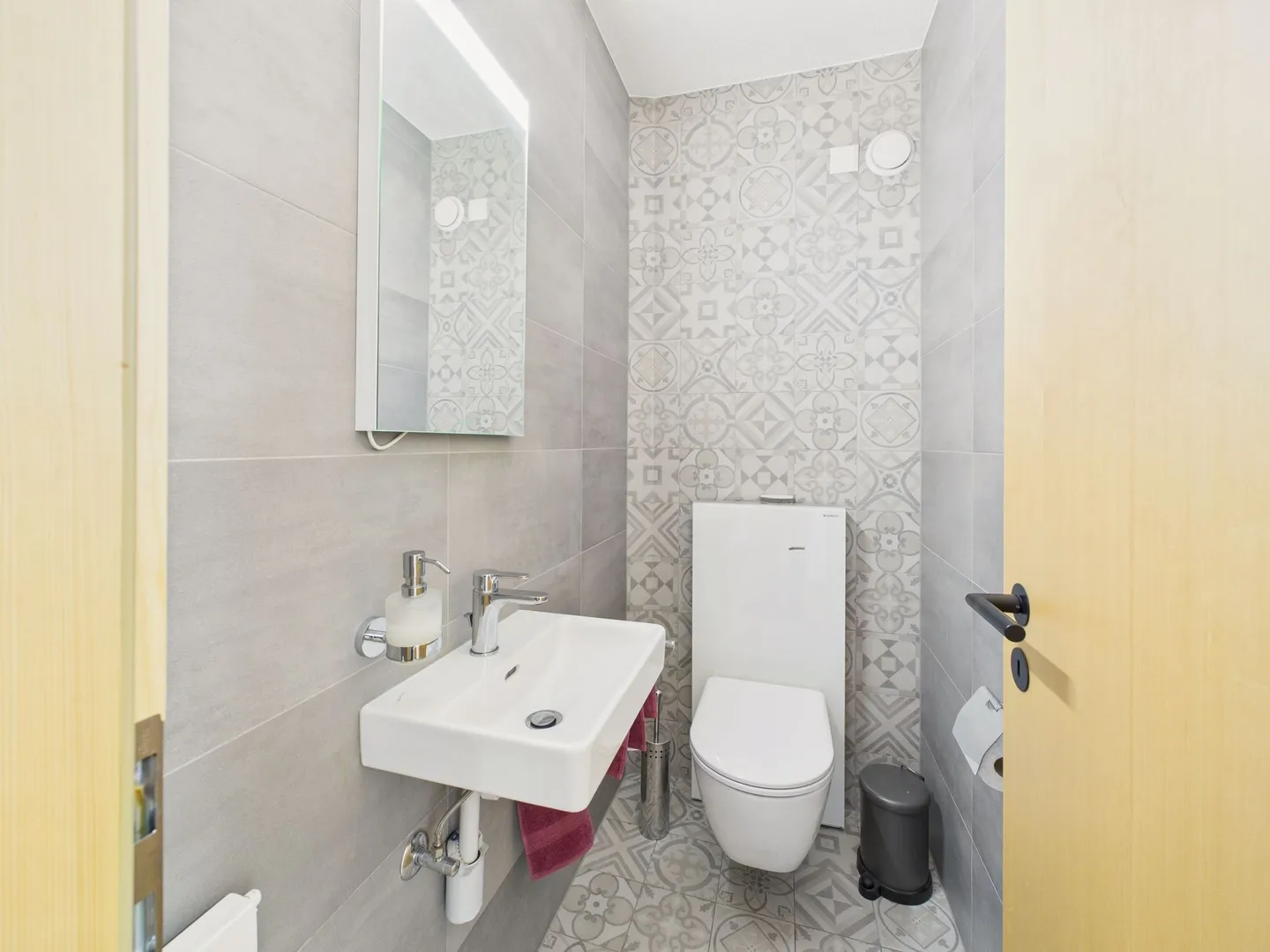 Helles 4,5-Zimmer-Apartment mit atemberaubendem Blick in Sion (Vissigen) - Foto 9 von 11