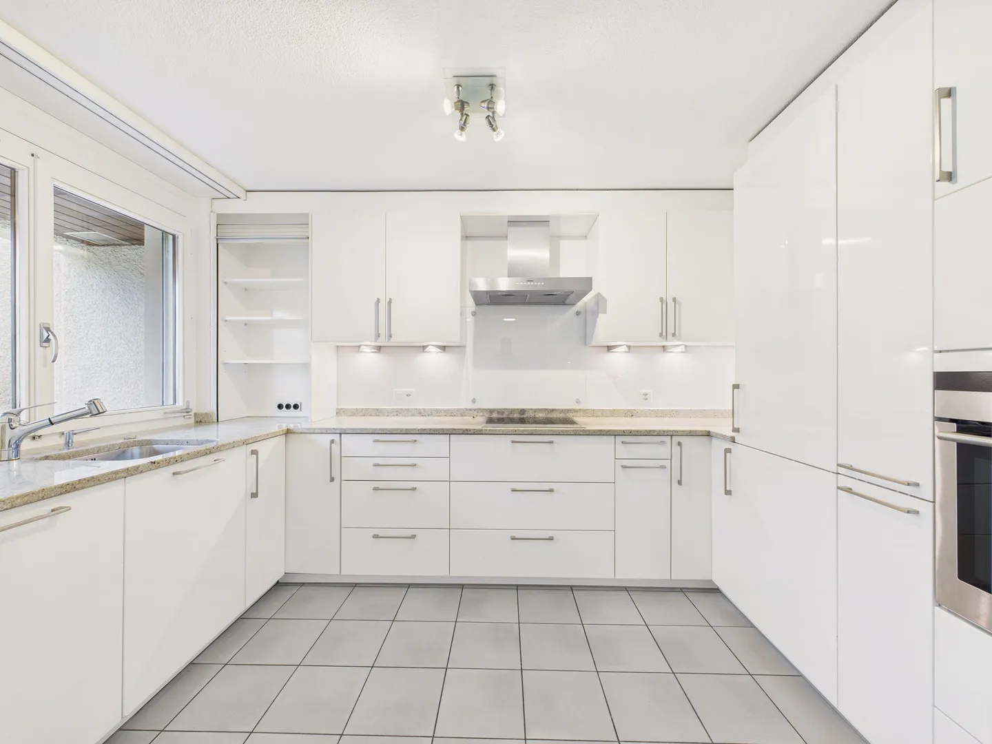 Modernes 7.5-Zimmer-Reihenhaus mit Balkon, Ebmatingen - Foto 6 von 13