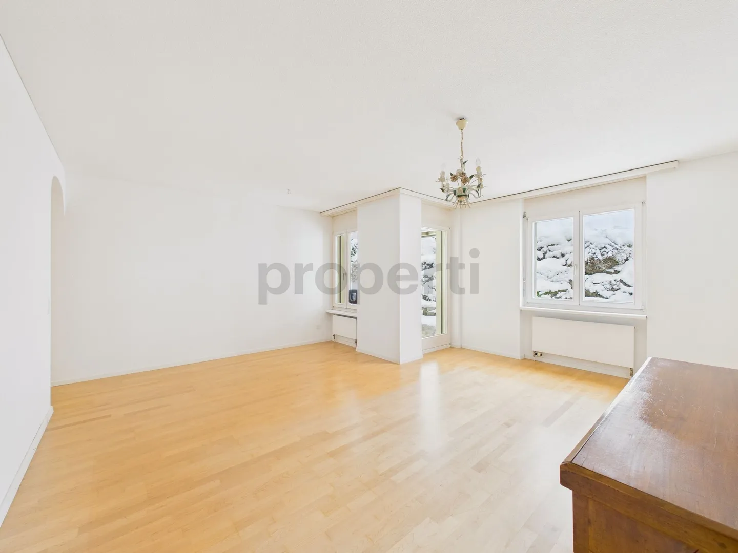 Spacious 4.5 Room Apartment with Garden Terrace in the Desirable St. Gallen District - Photo 2 of 12