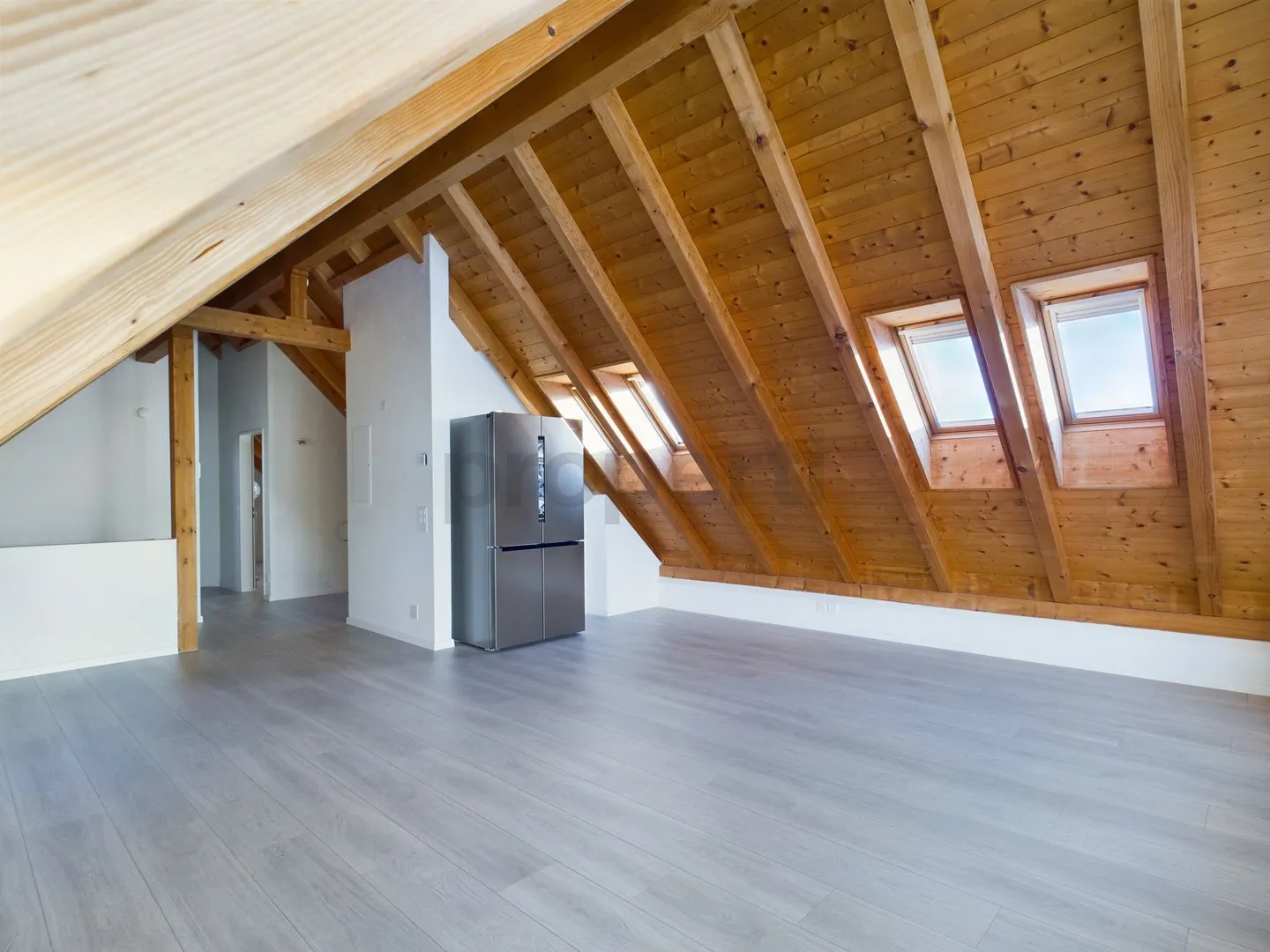 Bright 3.5-room attic apartment with balcony in Buchs ZH - Photo 1 of 10