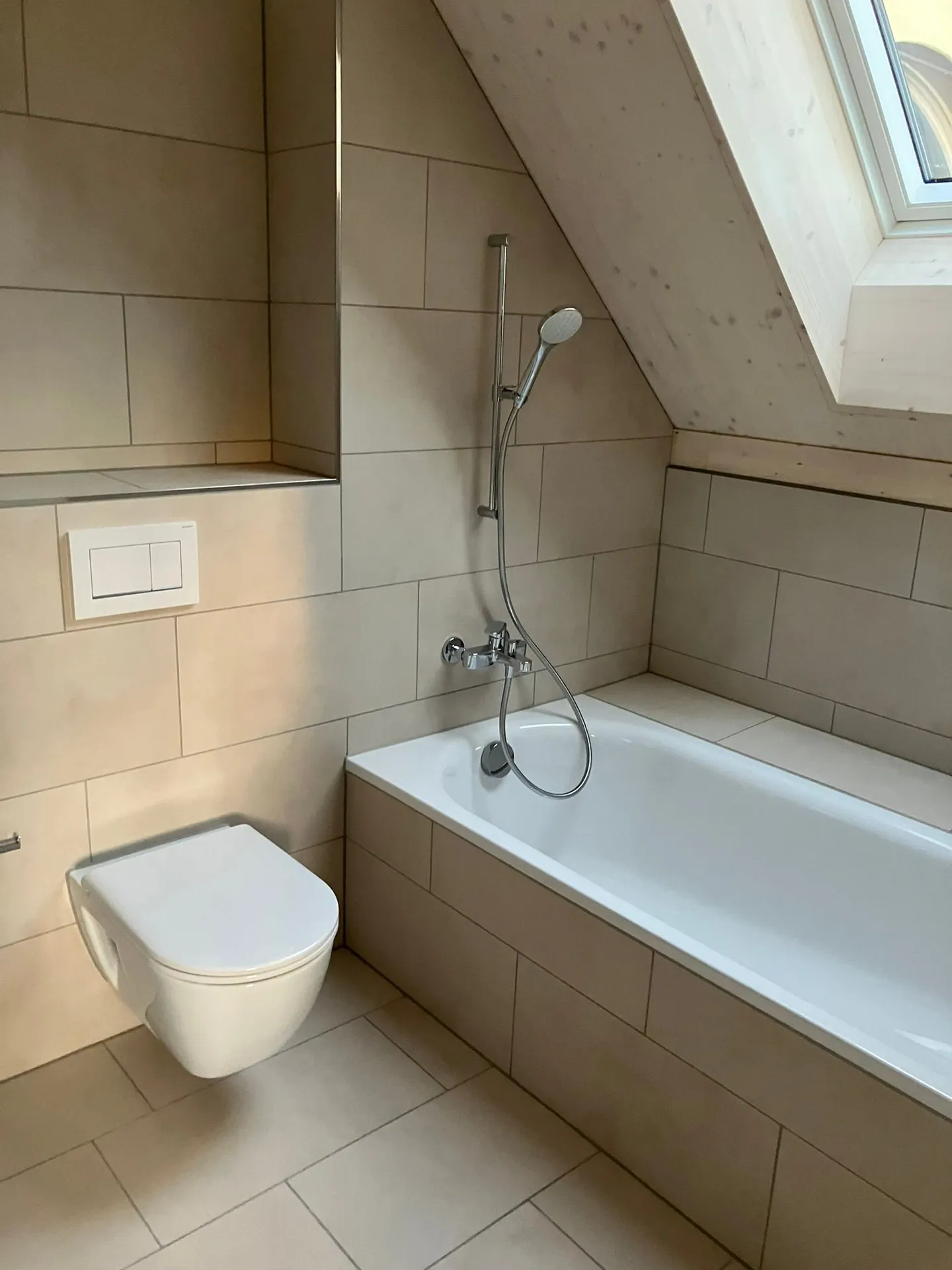 Moderno appartamento duplex di 5,5 stanze con balcone a Muri - Foto 11 di 13