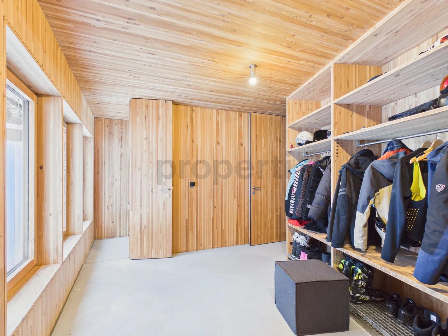 Casa unifamiliare architettonicamente eccezionale in una posizione panoramica di prima classe nelle Alpi svizzere - una seconda casa con comfort abitativo e vista ampia - Foto 12 di 13