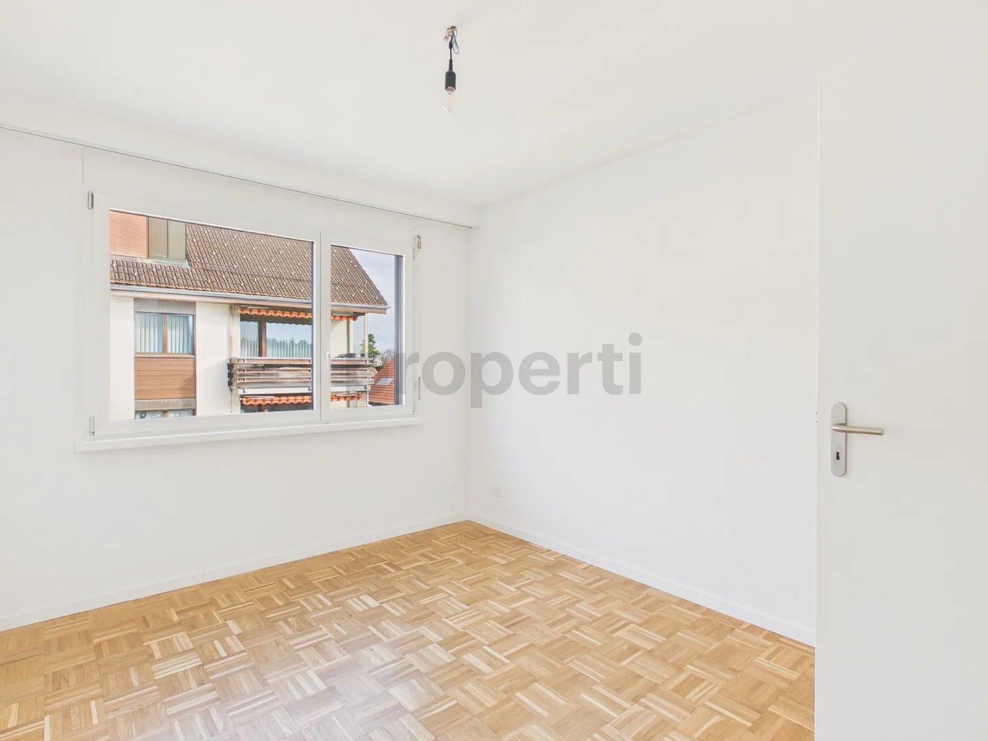 Appartement mansardé moderne de 5,5 pièces avec balcon, Forch - Photo 11 sur 13