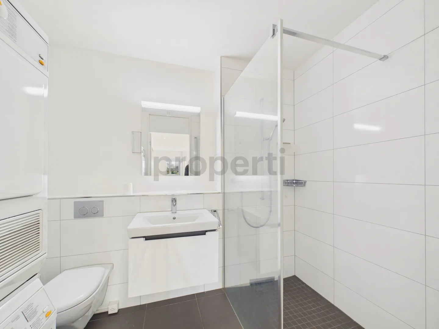 Balcone spazioso, architettura moderna e spazio abitativo versatile! - Foto 12 di 13