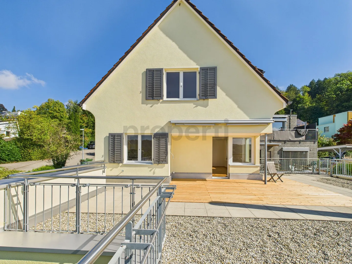 Appartamento 4.5 appena ristrutturato con grande terrazza in una zona residenziale tranquilla a Wettswil am Albis - Foto 2 di 13