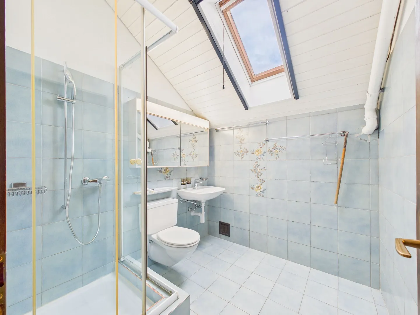 Stunning 3.5-Room Attic Apartment in Buchs SG - Photo 7 of 8