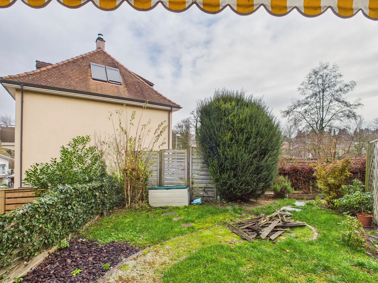 Charming and spacious corner townhouse in a sought-after location in Allschwil - Photo 11 of 12