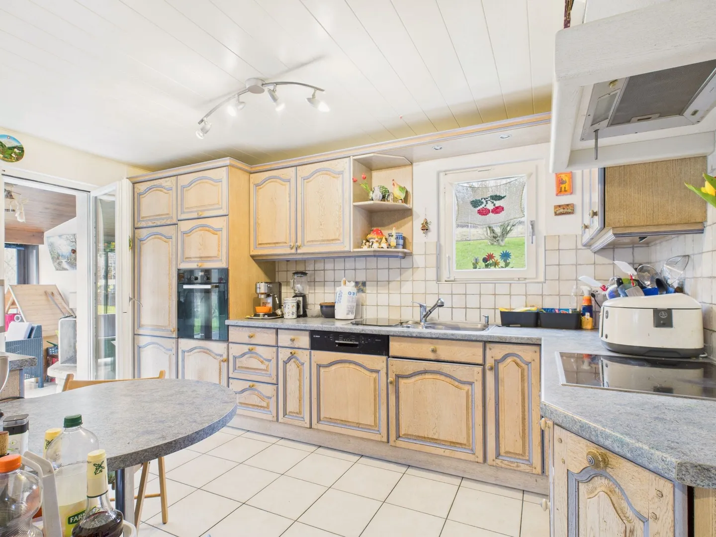 Geräumige 6-Zimmer-Familienwohnung mit Garten in Fontenais - Foto 6 von 12