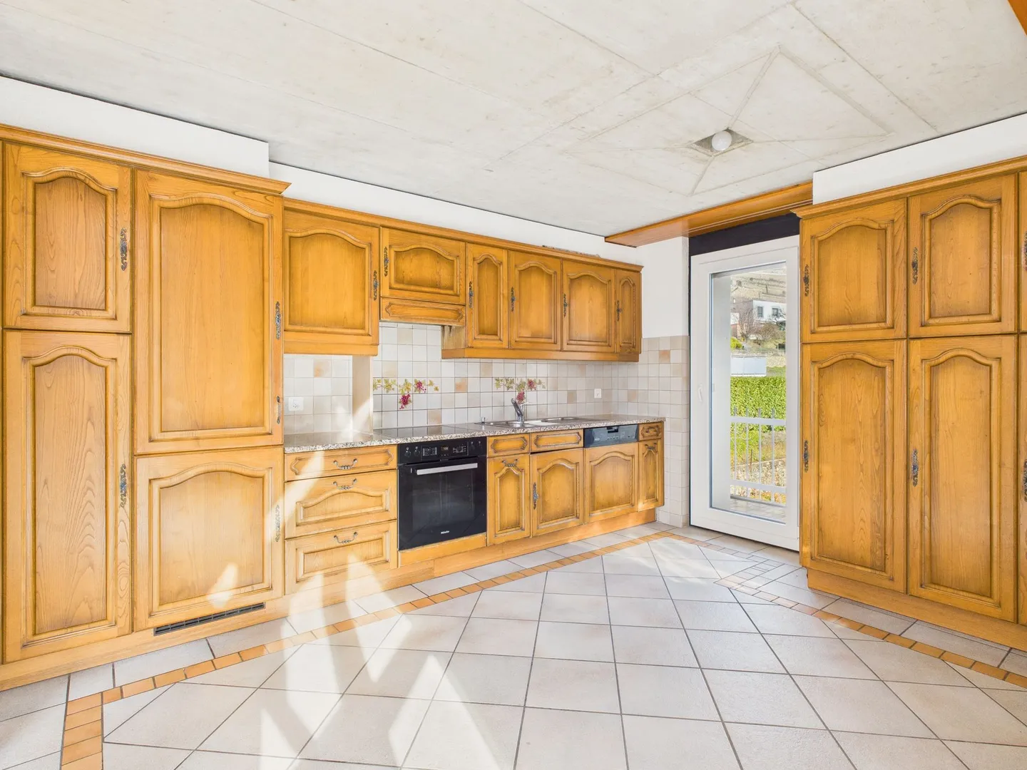 Elegante 6-Zimmer renovierte Maisonette mit Keller, Sion - Foto 2 von 13