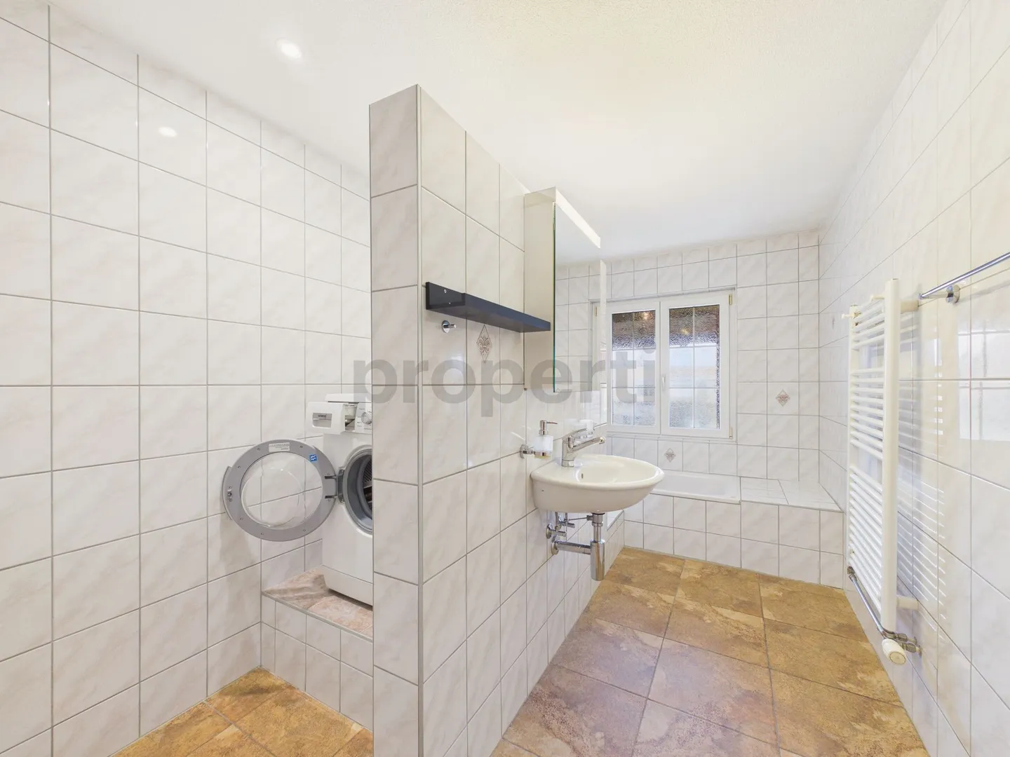 Grosszuegige Wohnung mit sonnigem Balkon - Foto 12 von 13