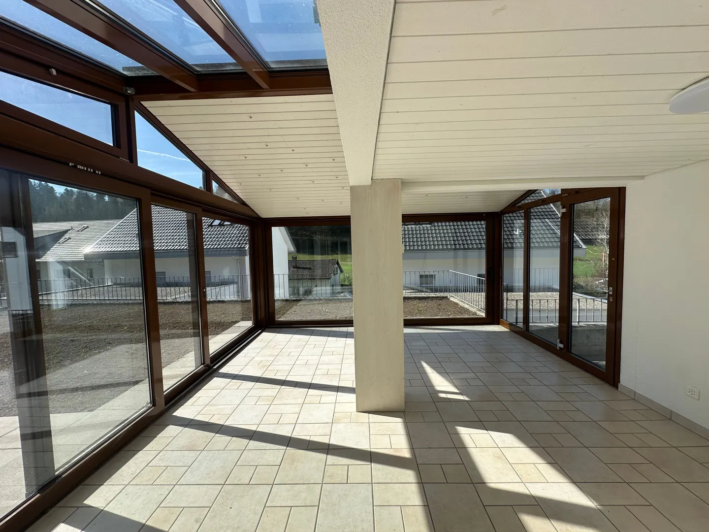 Charming 3.5 Room Apartment with Large Winter Garden in Teufenthal AG - Photo 1 of 12