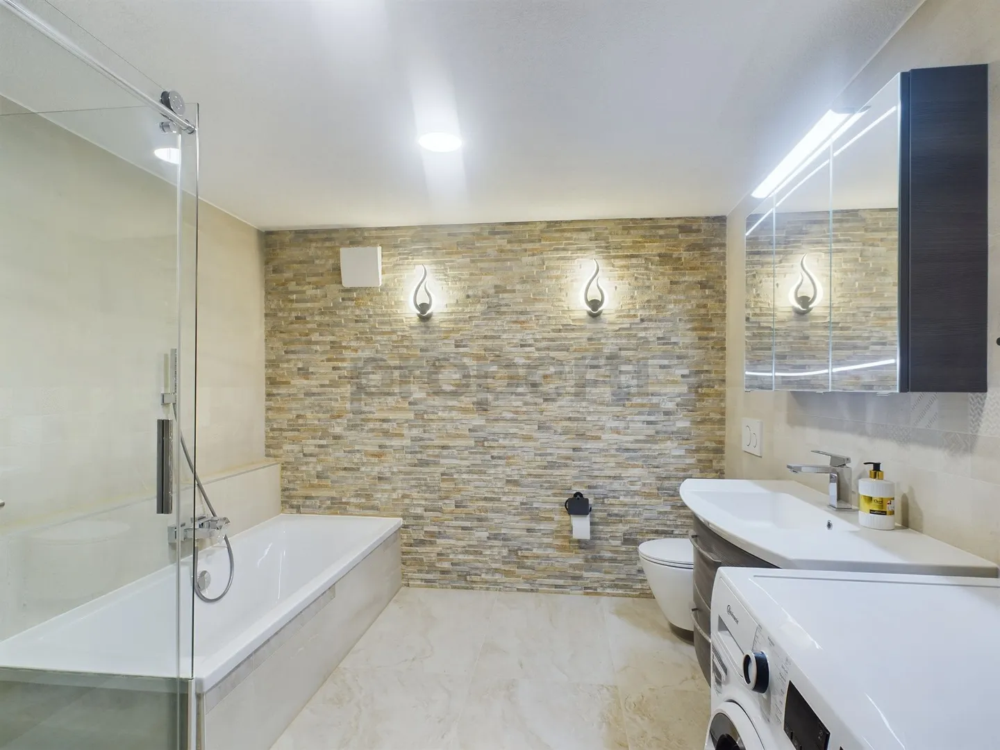 Casa a schiera completamente ristrutturata di 5,5 stanze a Bichelsee - Foto 8 di 11