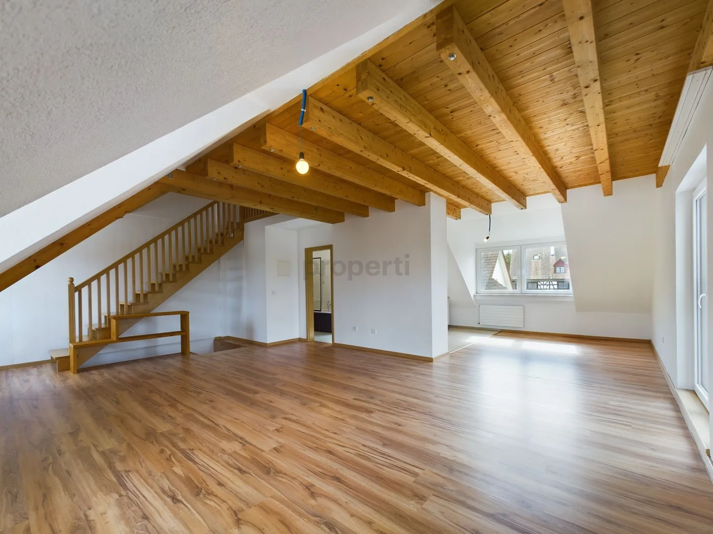 Charmante 3.5 Zimmer Dachwohnung mit Galerie in Steckborn - Zentral gelegen mit Garten und Parkplatz - Photo 1 of 9