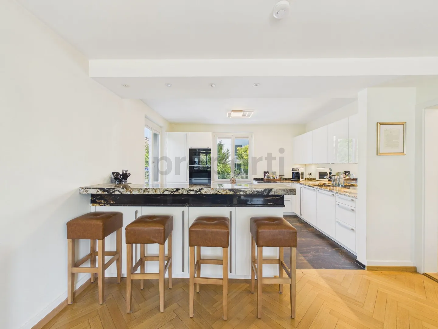 Appartamento elegante di 4,5 stanze con interni di alta qualità - Foto 5 di 13