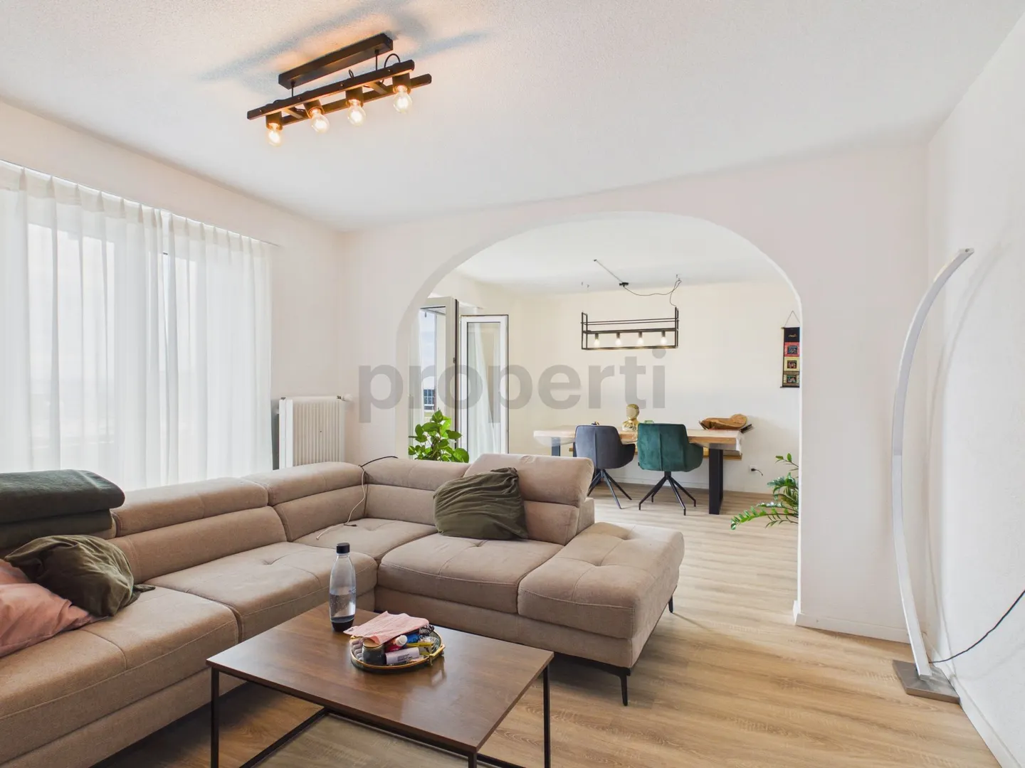 Ristrutturazione 2022, Balcone soleggiato e disposizione degli spazi efficiente! - Foto 1 di 10
