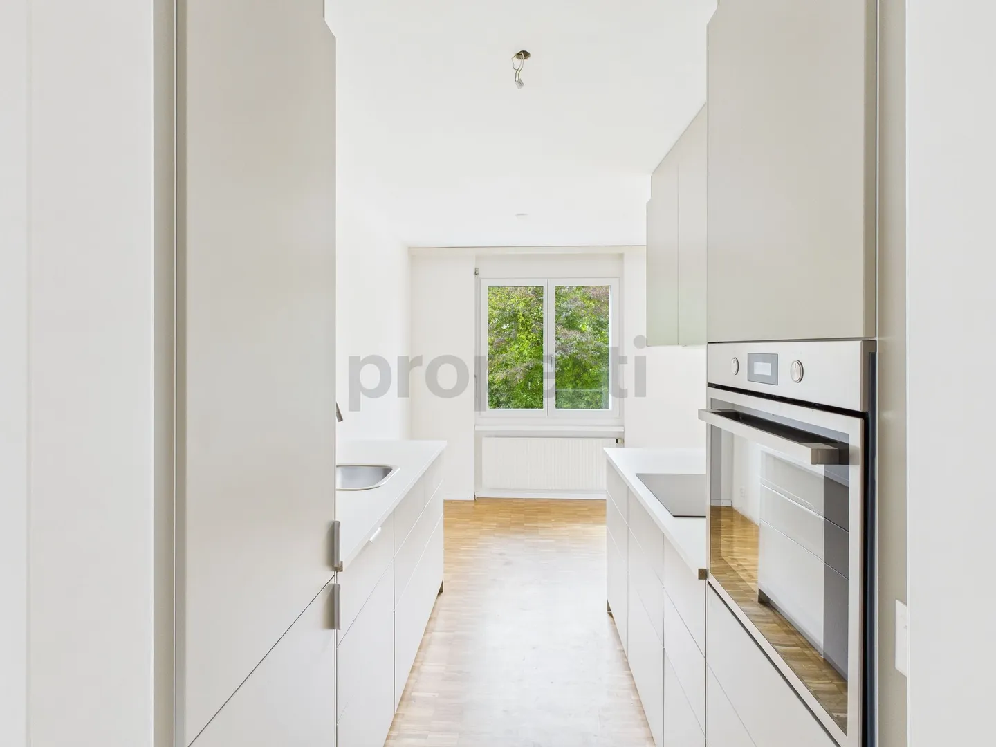 City-Close and Modern 2.5-Room Apartment in Tax-Friendly Gockhausen - Photo 2 of 12