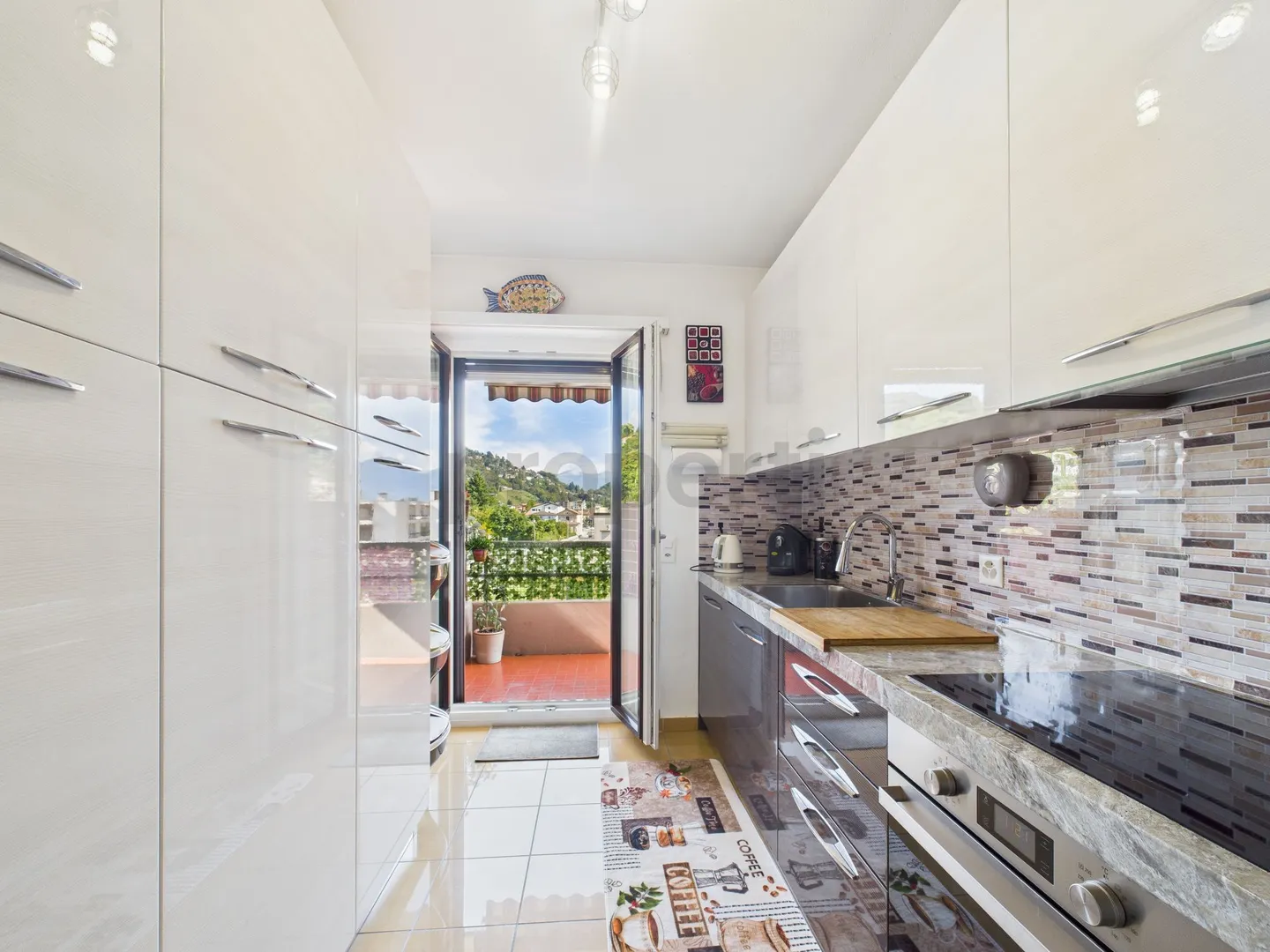 Renovated penthouse with 3.5 rooms and lake view in Caslano - Photo 4 of 12