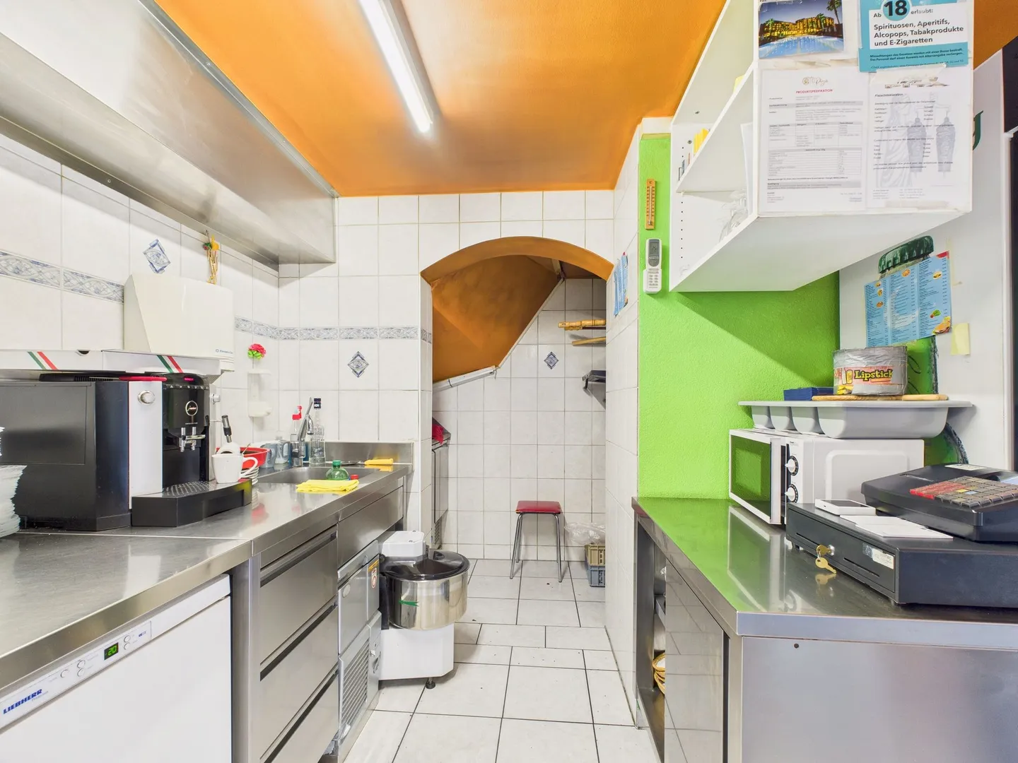 Zweifamilienhaus mit 3.5-Zimmer-Wohnung und Gewerbefläche (Kebab-Laden) im Erdgeschoss - Foto 8 von 13