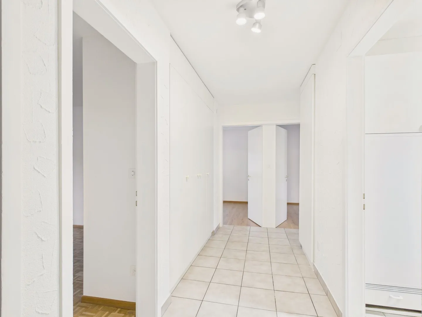 Appartamento 4 locali modernizzato con balcone a Weinfelden - Foto 8 di 11