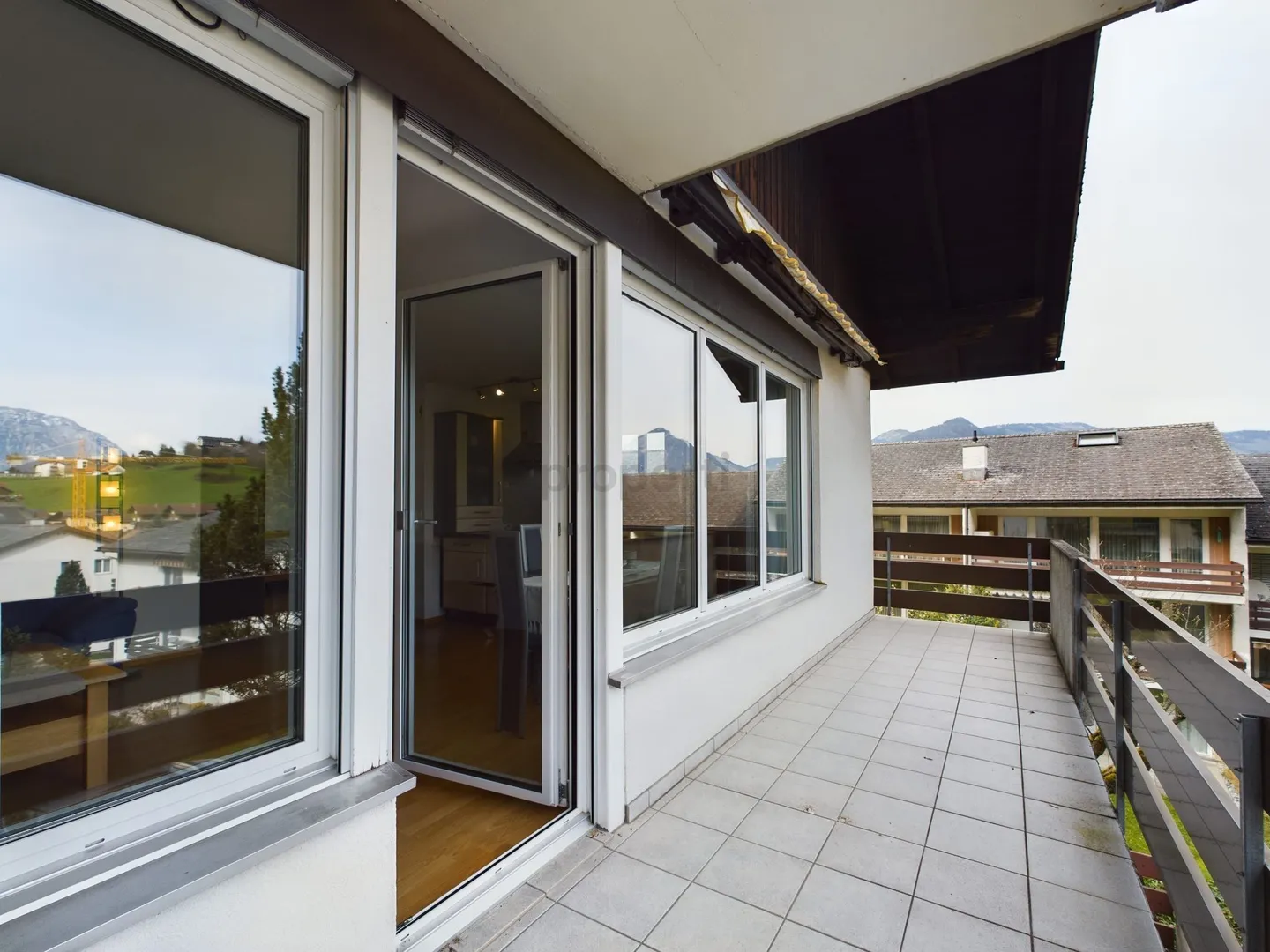 Charming 2-room apartment with balcony and garage in Emmetten - Photo 7 of 11